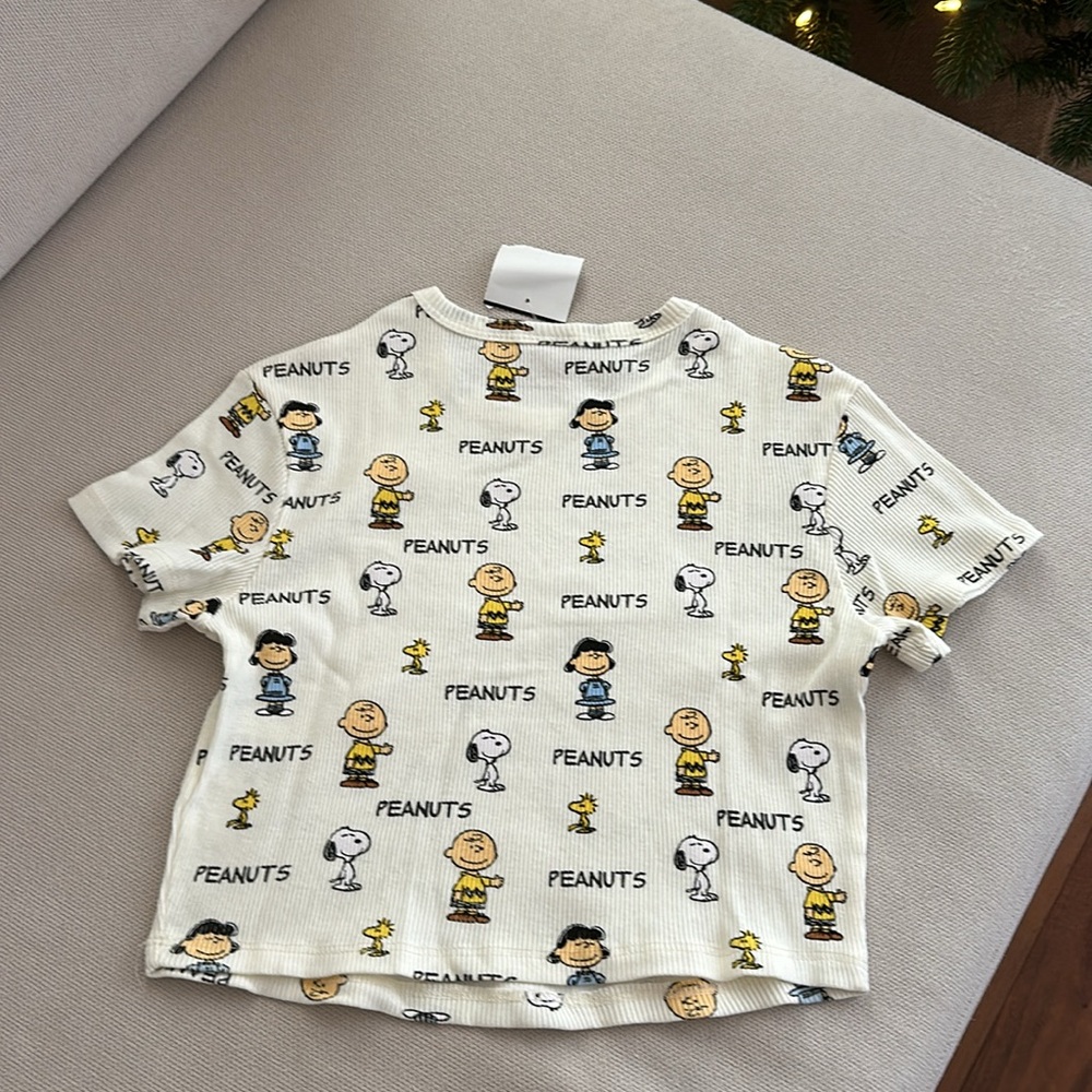 PEANUTS LICENSED JUNIOR SHORT SLEEVE CROP TOP SIZE SMALL NWT - Picture 3 of 7
